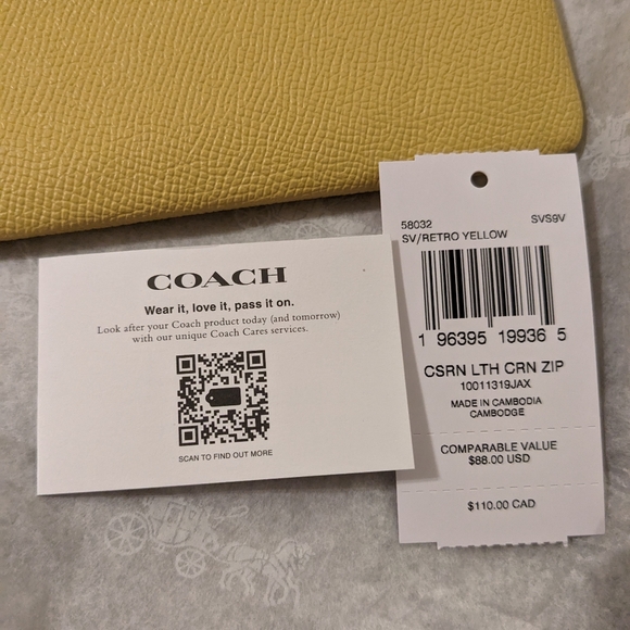 NWT COACH Retro Yellow Wristlet - Picture 3 of 3